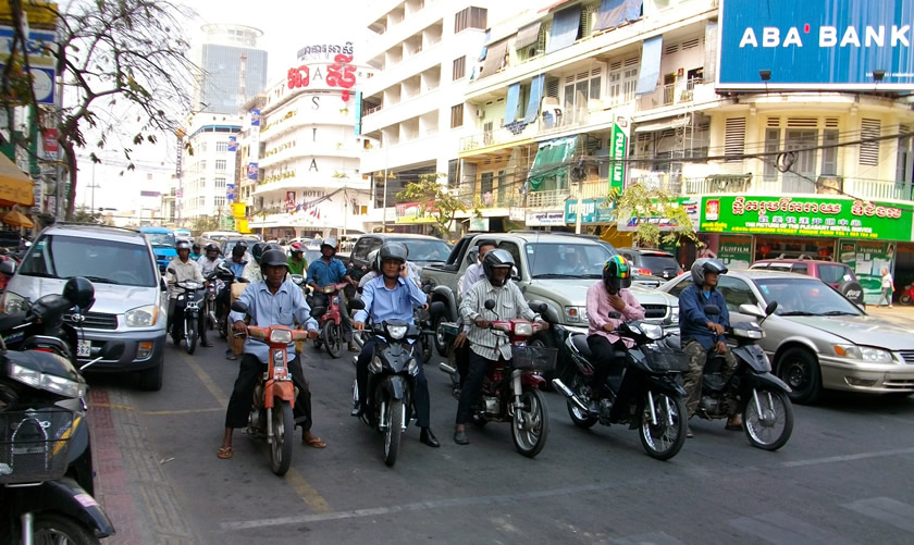 Мотоциклисты на дороге