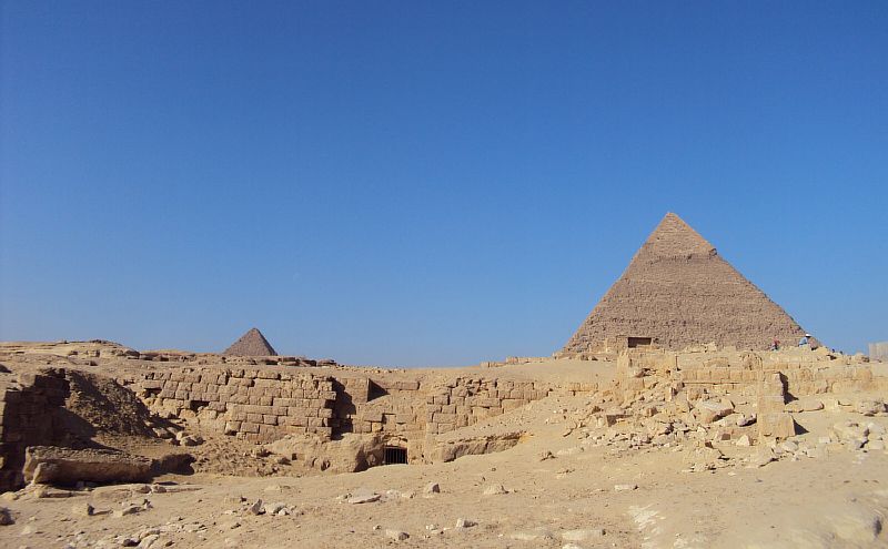 Развалины вокруг египетских пирамид