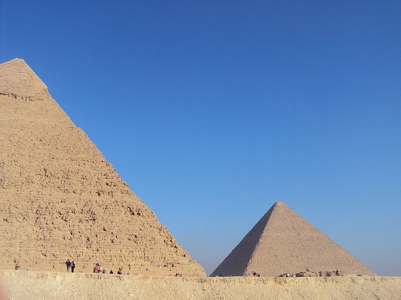 Дорога вдоль пирамид