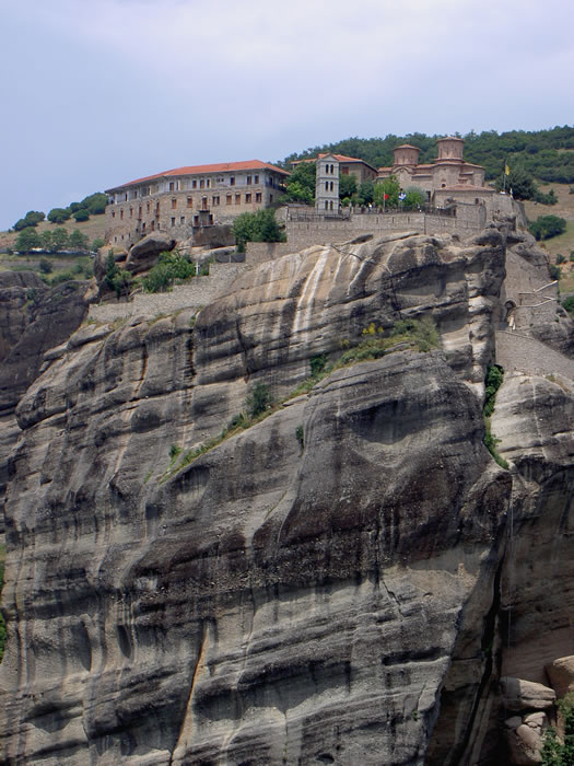 Монастыри на скалах