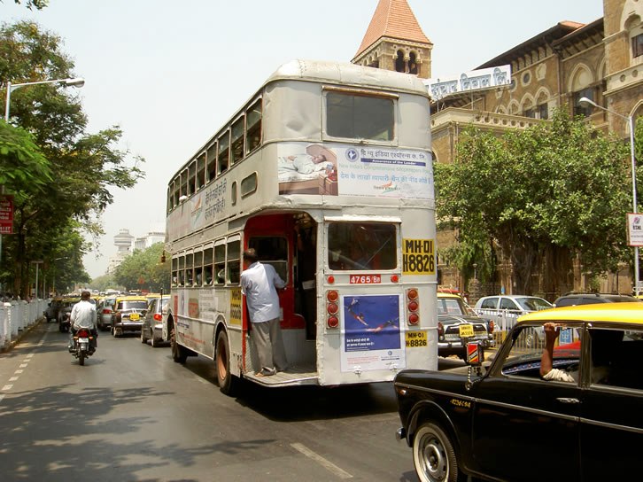 Двухэтажный автобус в Мумбае