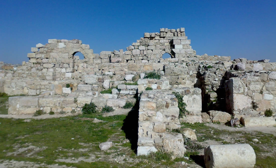 Руины древних стен