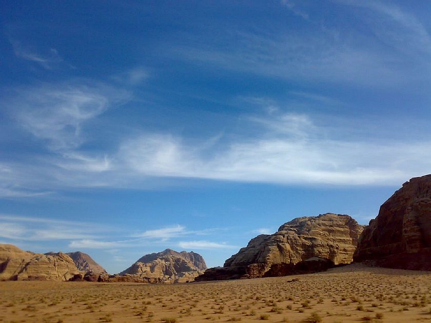 Пустыня, скалы, небо