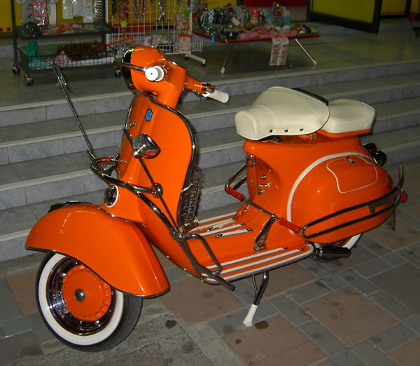 Радужный скутер