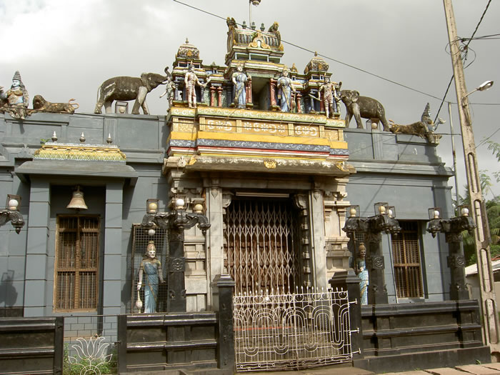 Вход в храм