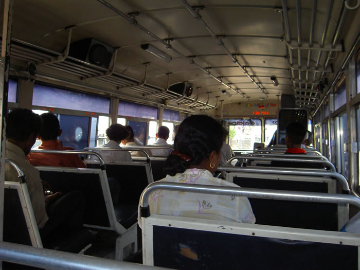 Автобус ланкийский внутри